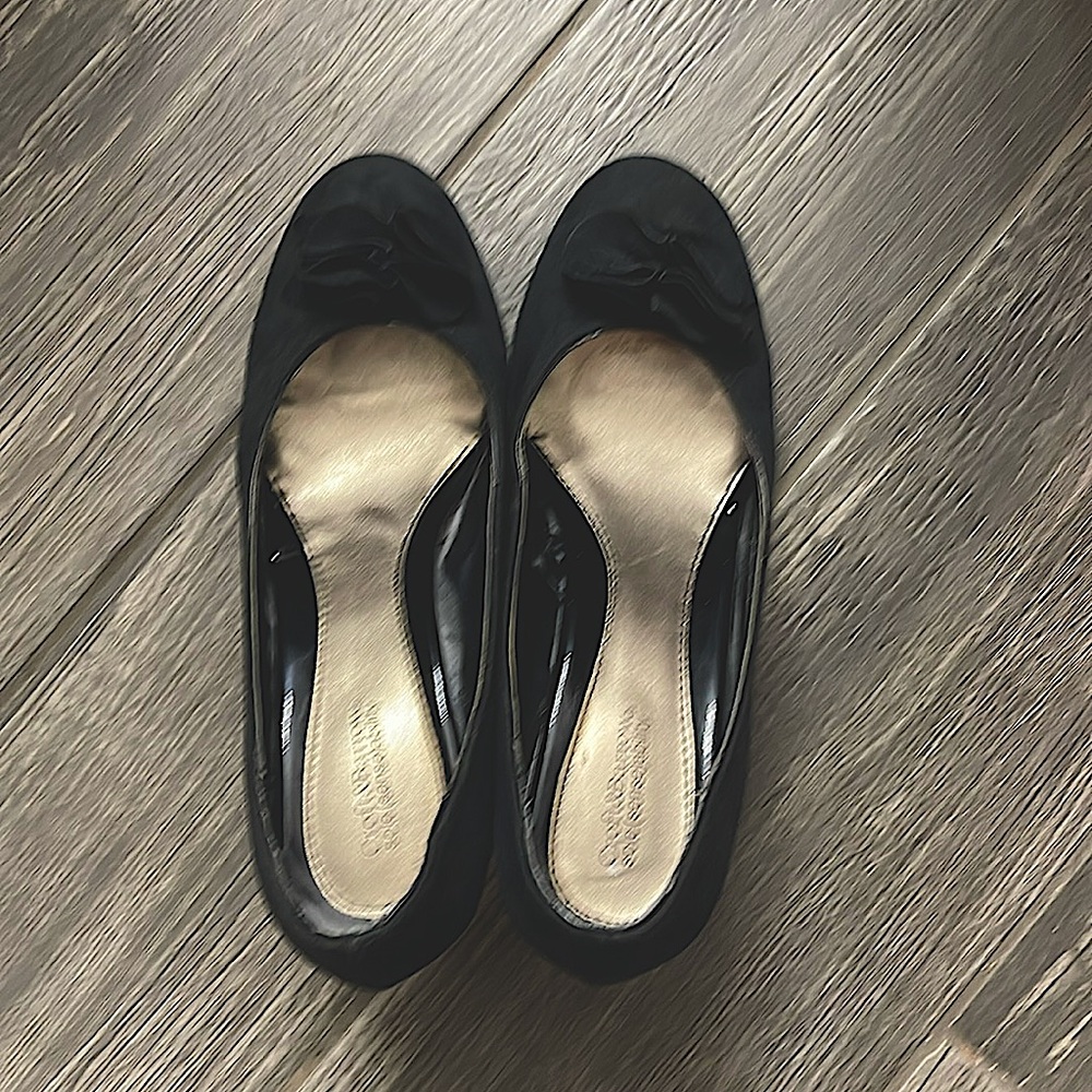 Croft & Barrow Sole(sense)ability heels. Faux Suede with Flower Embellish toe.